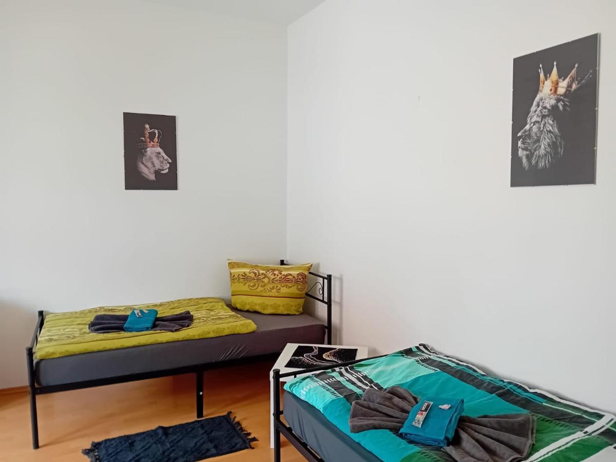 Stellas Monteurwohnungen Werdau Buitenkant foto